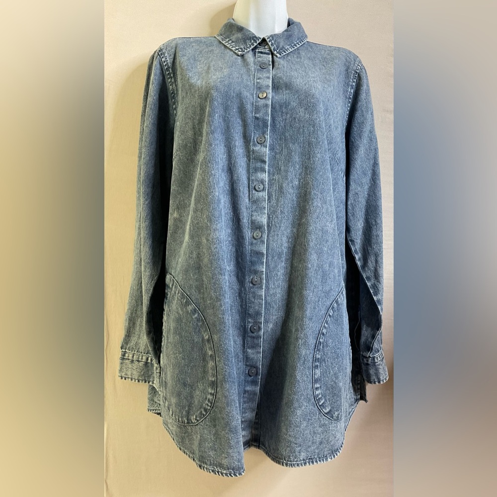 Joan Rivers Denim high/low button down shirt w/15” from hem button down back med